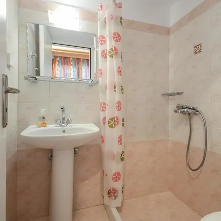 Vaso Studios In Town With Parking