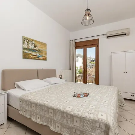 Vaso Studios In Town With Parking *