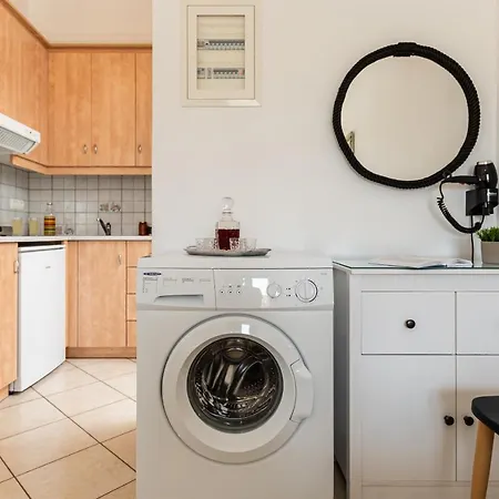 Vaso Studios In Town With Parking *