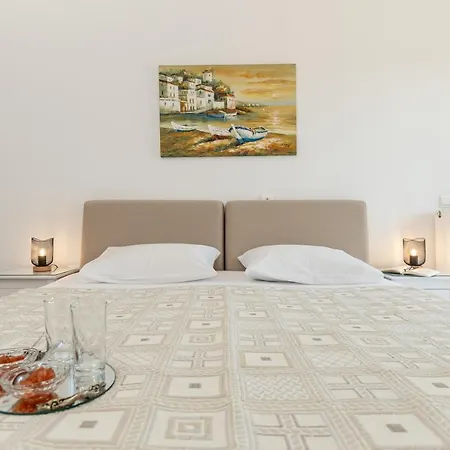 Vaso In Town With Parking Apartman Naxos City