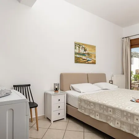 Vaso Studios In Town With Parking *