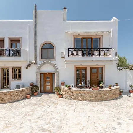 Vaso Studios In Town With Parking Naxos City