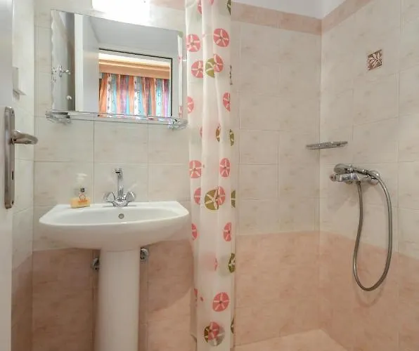 Vaso In Town With Parking